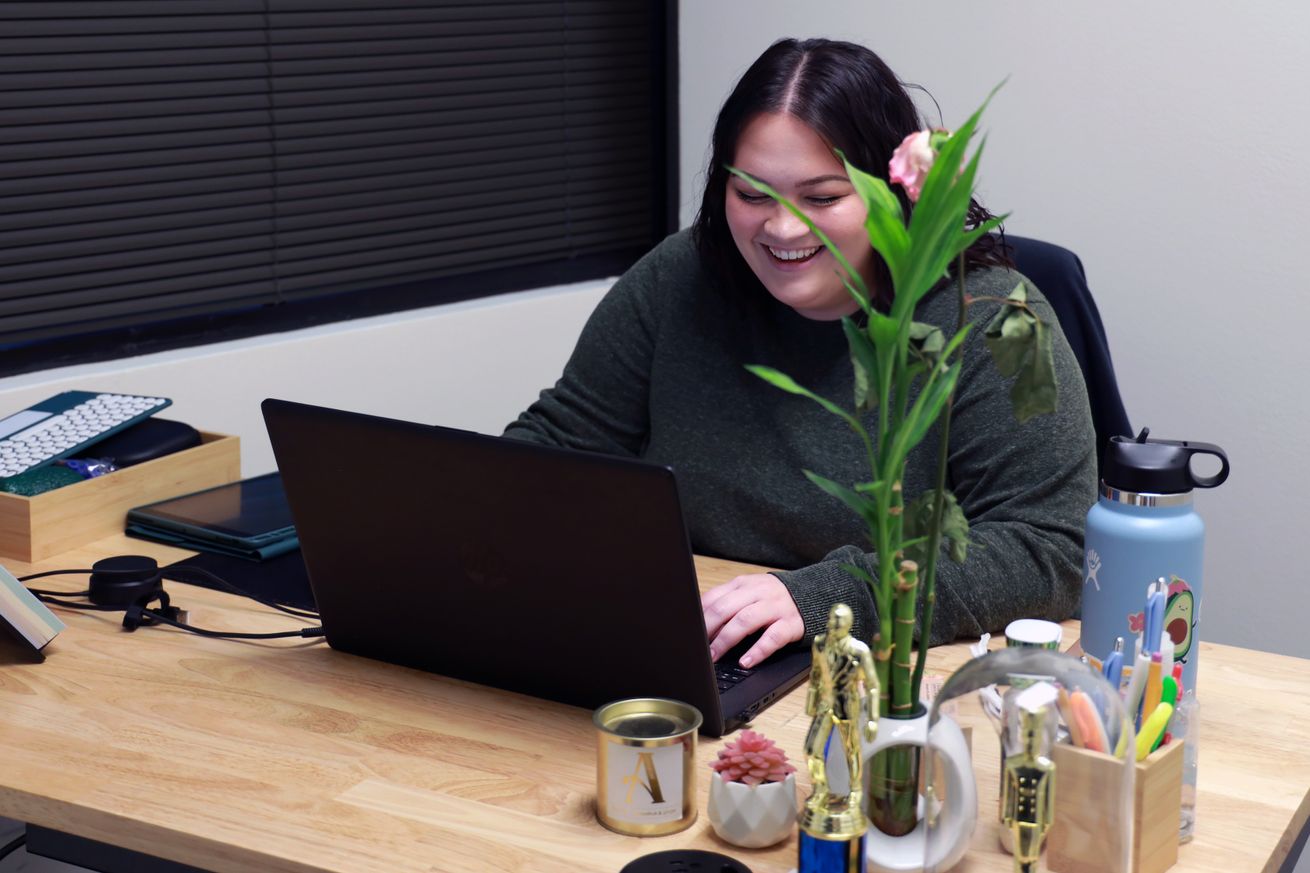 Image of Abby in front of her computer.